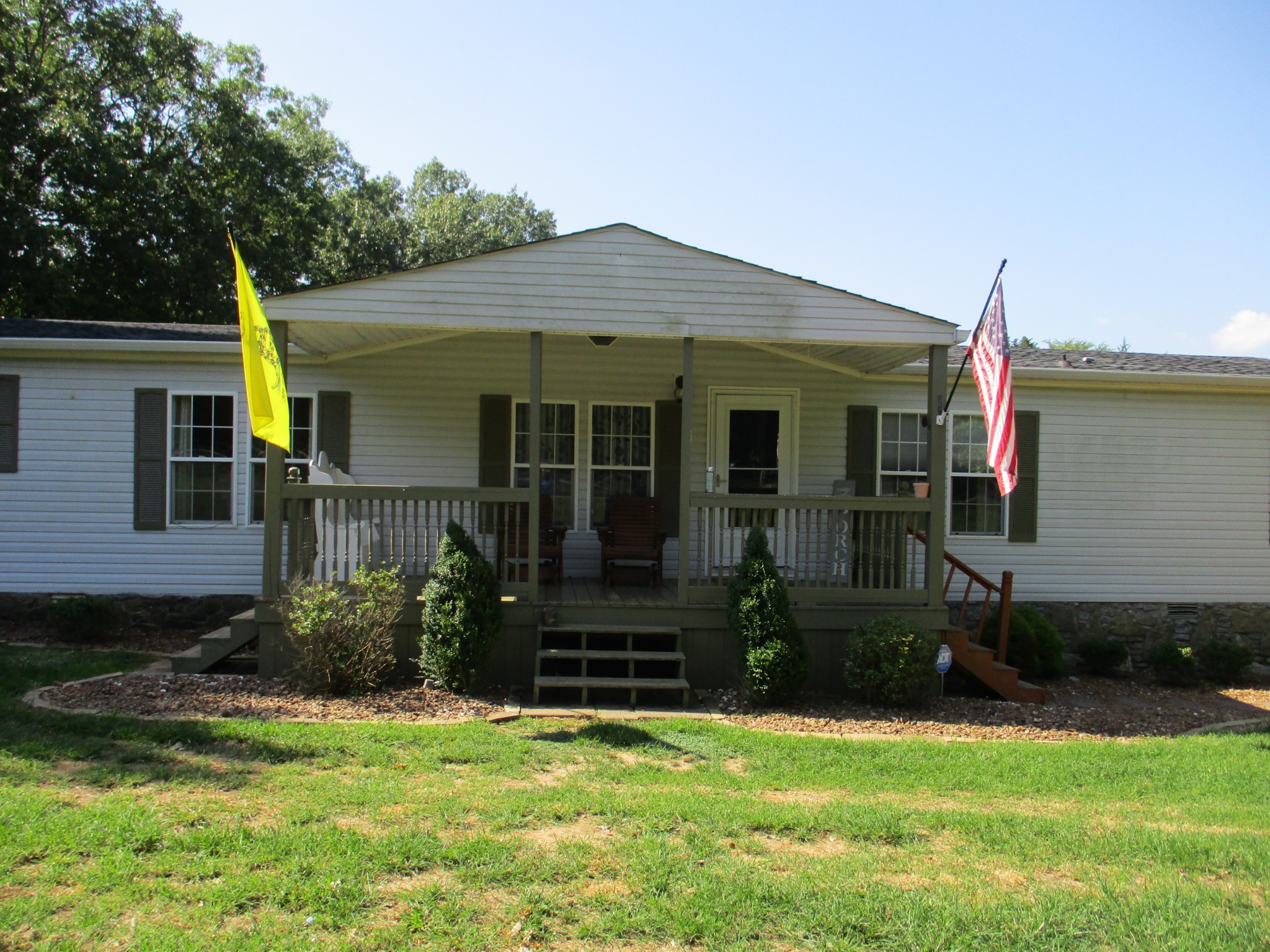 4024 Simmons Bluff Road Lebanon, TN 37090 - Photo 3 of 38 a front view of a house with garden