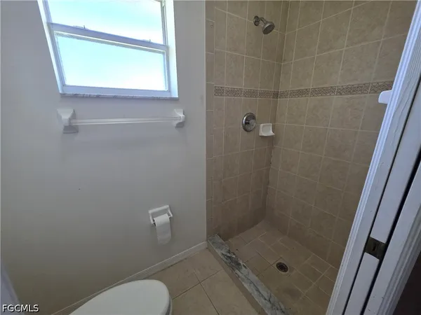 $2,500 | 4614 Southwest 9th Place, Cape Coral, FL 33914