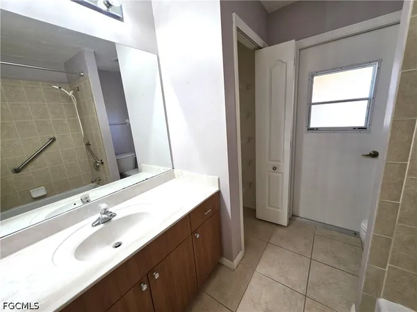 $2,500 | 4614 Southwest 9th Place, Cape Coral, FL 33914