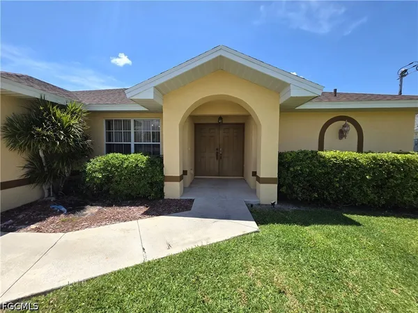 $2,500 | 4614 Southwest 9th Place, Cape Coral, FL 33914