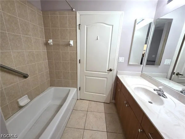 $2,500 | 4614 Southwest 9th Place, Cape Coral, FL 33914