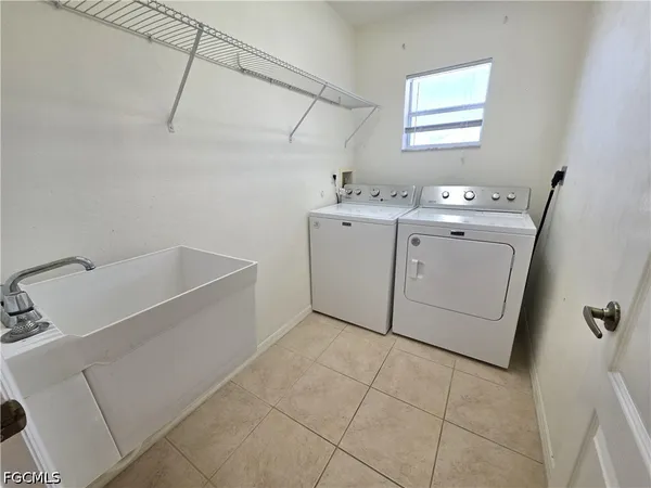$2,500 | 4614 Southwest 9th Place, Cape Coral, FL 33914