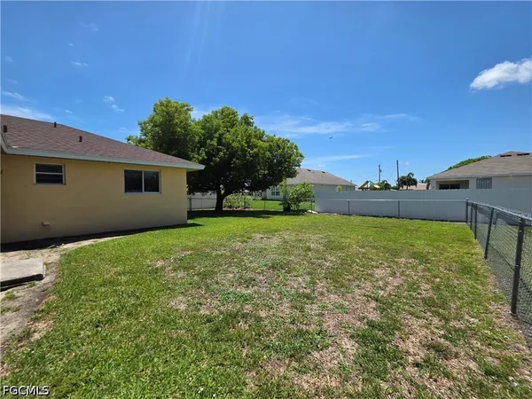 $2,500 | 4614 Southwest 9th Place, Cape Coral, FL 33914