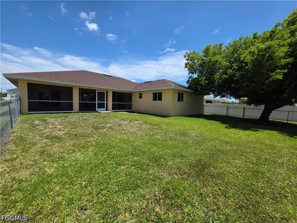 $2,500 | 4614 Southwest 9th Place, Cape Coral, FL 33914