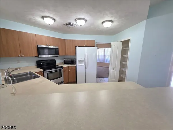 $2,500 | 4614 Southwest 9th Place, Cape Coral, FL 33914