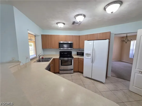 $2,500 | 4614 Southwest 9th Place, Cape Coral, FL 33914