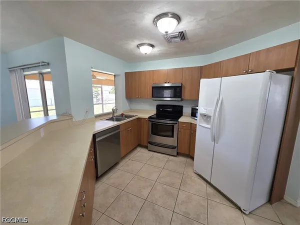 $2,500 | 4614 Southwest 9th Place, Cape Coral, FL 33914