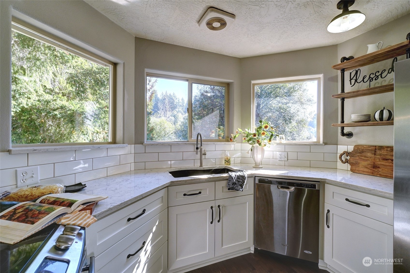 240 Northeast Riverside Place Belfair, WA 98528 - Photo 8 of 40 Gallery Image 8