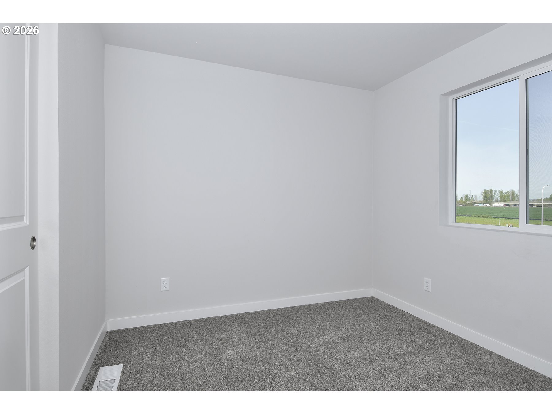 1175 Parkside Avenue Woodburn, OR 97071 - Photo 14 of 15 a room that has a window in it