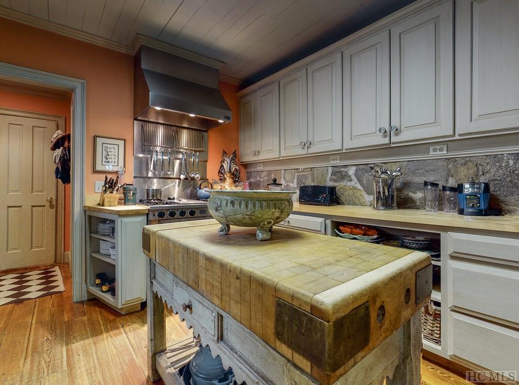 260 Satulah Road Highlands, NC 28741 - Photo 19 of 55 Gallery Image 19