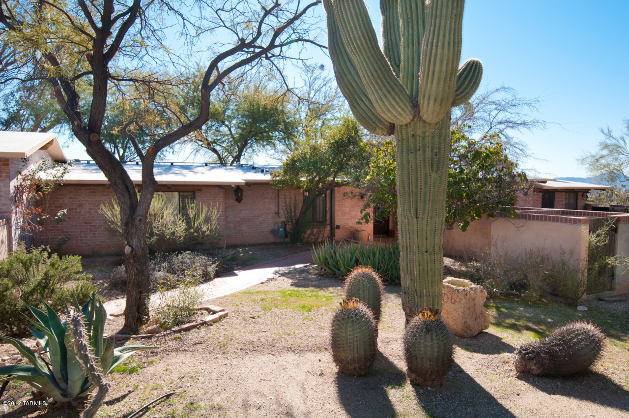 4550 North Hacienda Del Sol Road Tucson, AZ 85718 - Photo 1 of 32