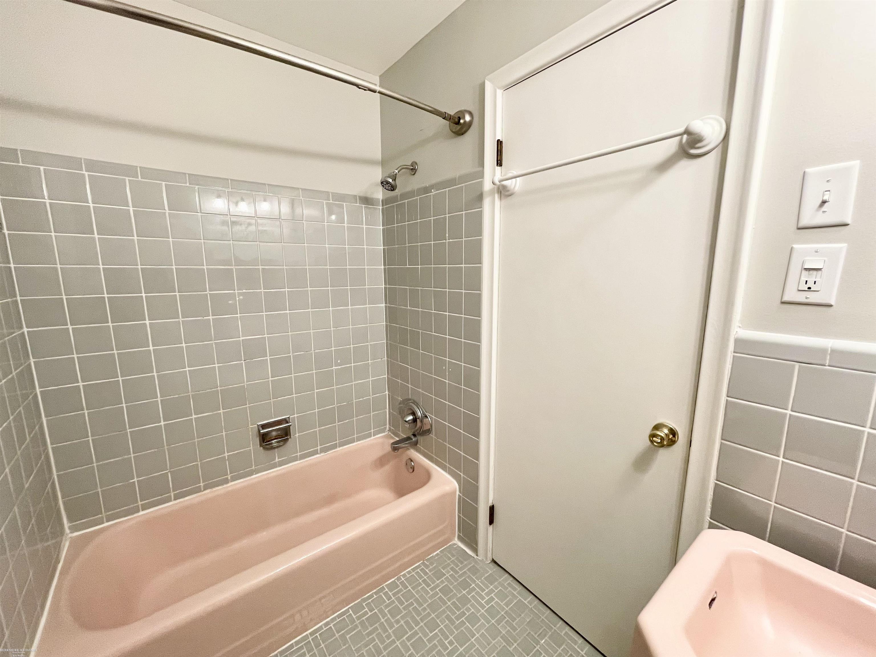 24296 Roxana Avenue Eastpointe, MI 48021 - Photo 13 of 22