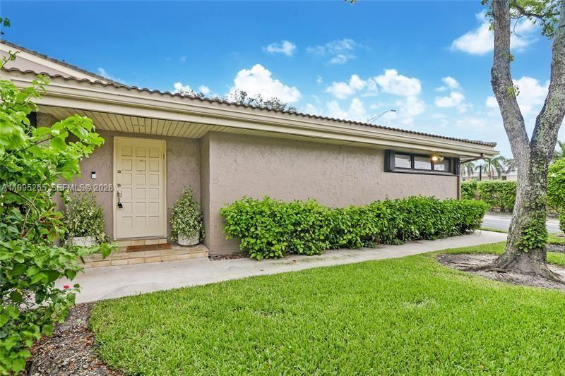 307 Bonnie Brae Way, Unit 26 Hollywood, FL 33021 - Photo 21 of 21 a front view of a house with a garden
