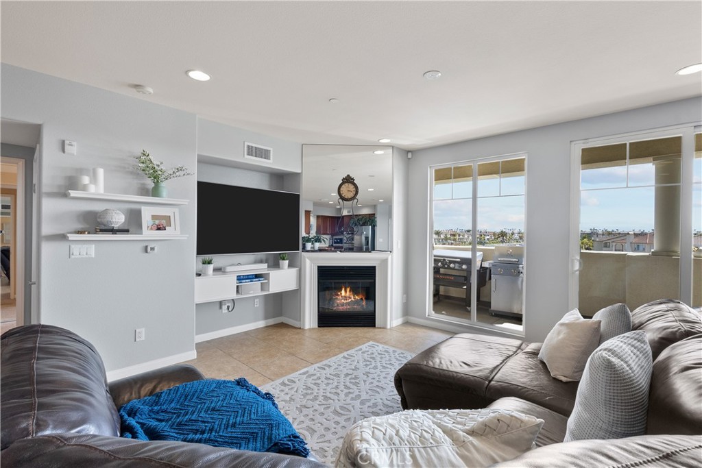 4240 Tradewinds Drive Oxnard, CA 93035 - Photo 10 of 43