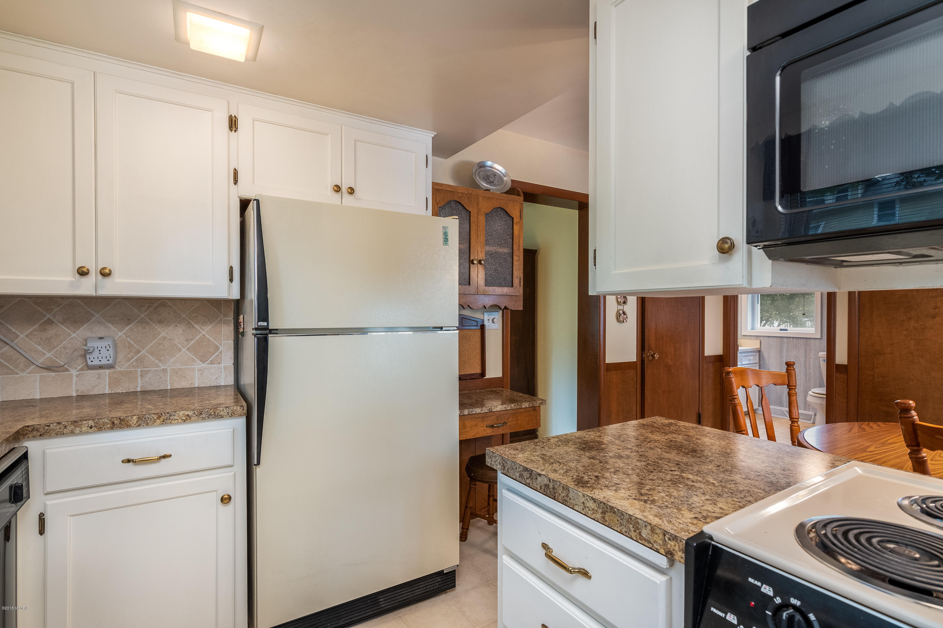 613 Lugers Road Holland, MI 49423 - Photo 8 of 35 613 Lugers-29