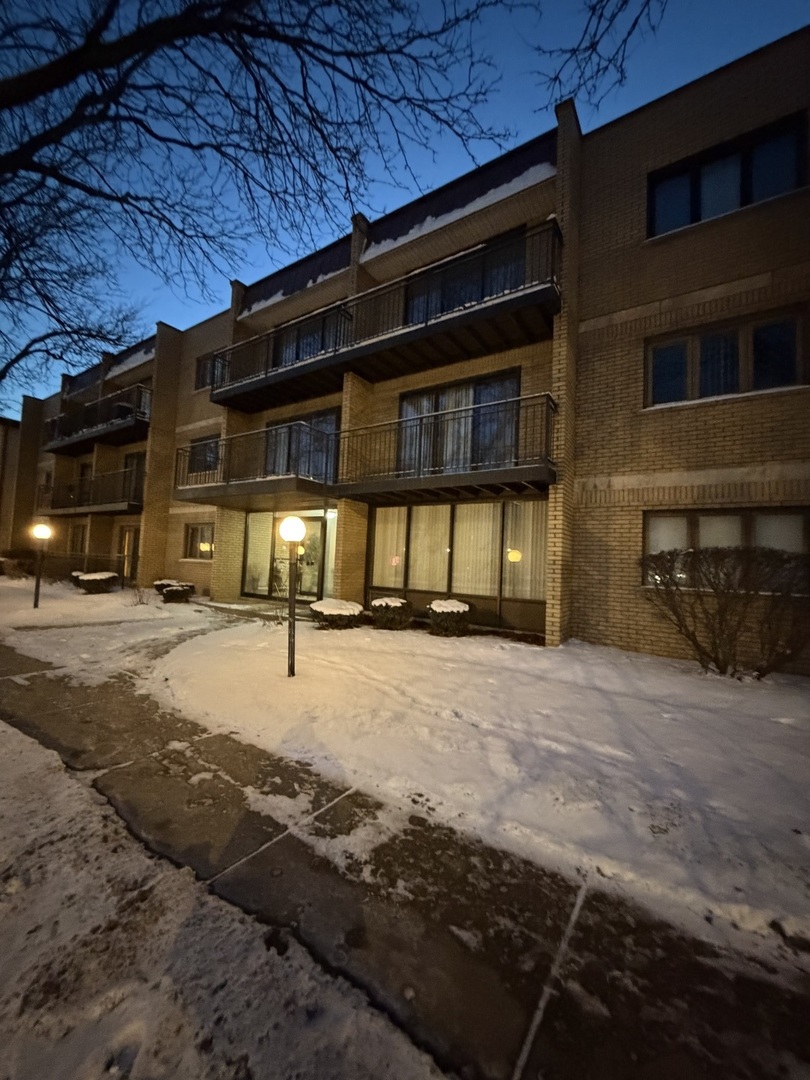 10002 South Pulaski Road, Unit 207 Oak Lawn, IL 60453 - Photo 3 of 33