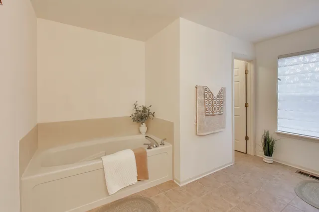 $495,000 | 2409 Bluewater Drive, Wauconda, IL 60084