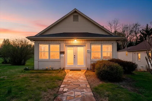 $194,950 | 841 Bedford Road, Vinton, VA 24179