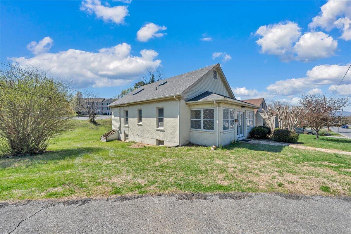 841 Bedford Road Vinton, VA 24179 - Photo 47 of 50 47-MIB00549