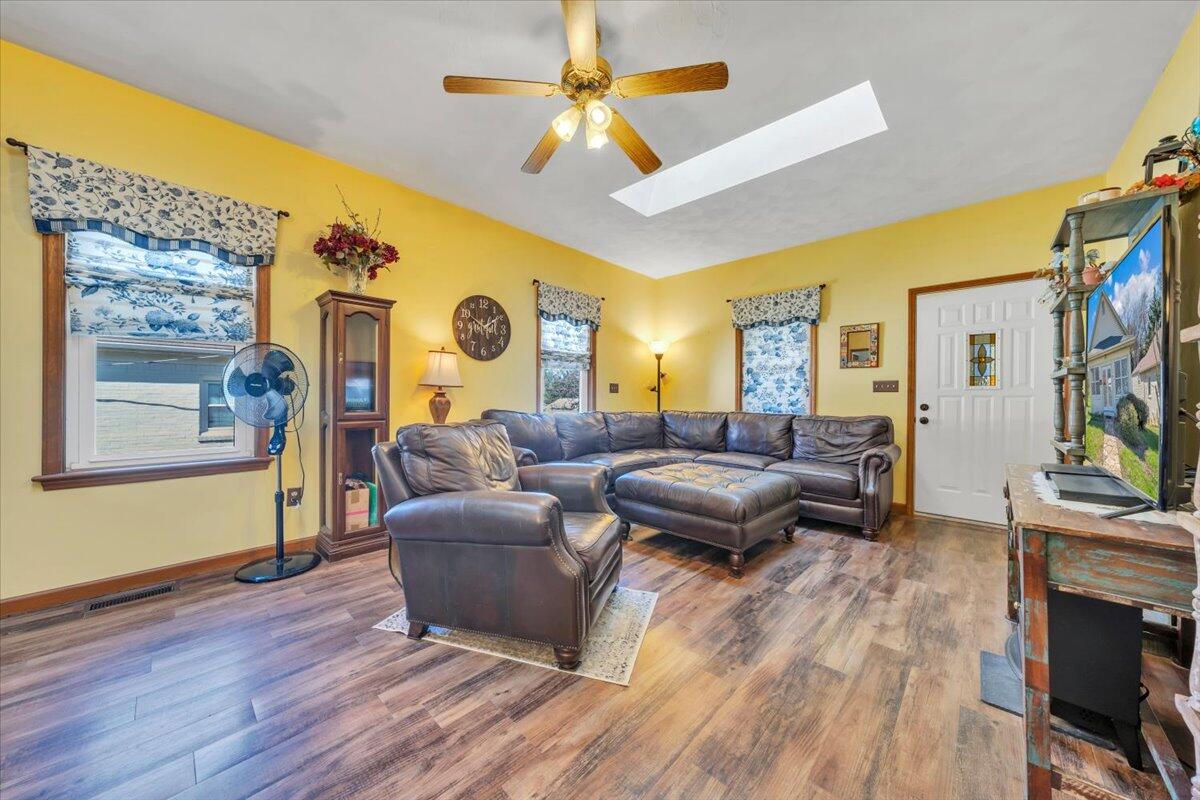 841 Bedford Road Vinton, VA 24179 - Photo 7 of 50 07-MIB00426