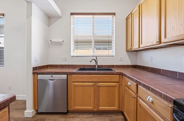 $2,200 | 6519 South 5th Way, Phoenix, AZ 85042