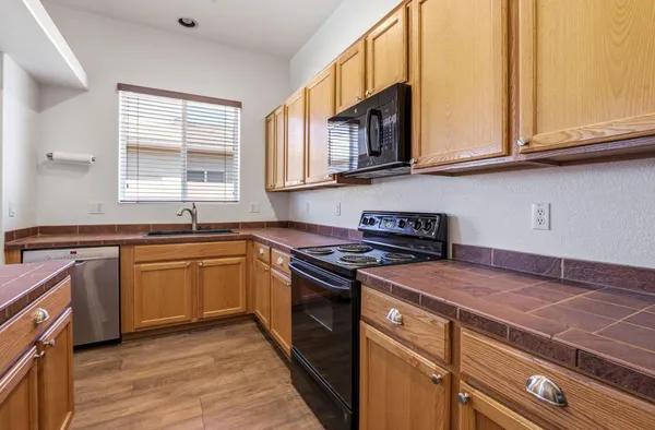 $2,200 | 6519 South 5th Way, Phoenix, AZ 85042