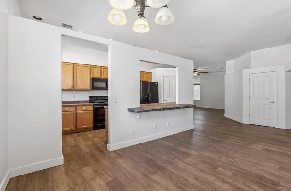 $2,200 | 6519 South 5th Way, Phoenix, AZ 85042