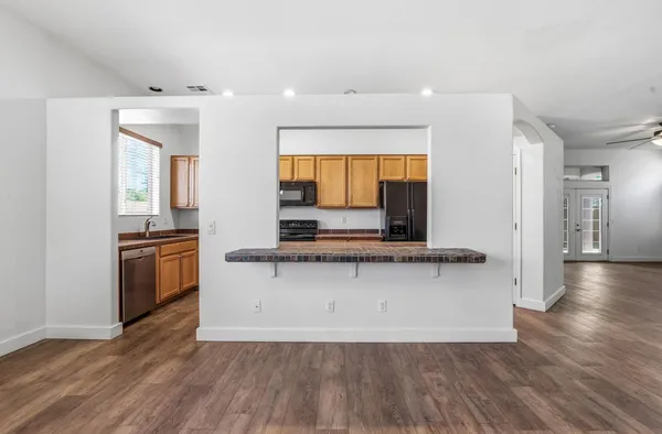 $2,200 | 6519 South 5th Way, Phoenix, AZ 85042