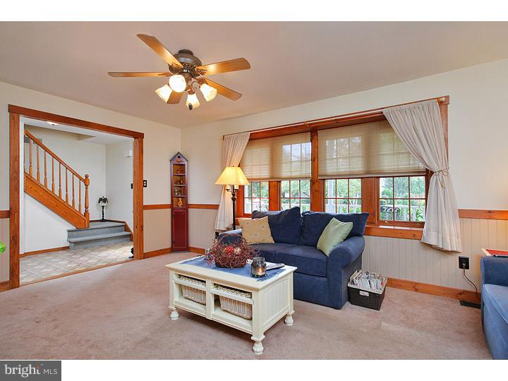 118 Coopers Kill Road Delran, NJ 08075 - Photo 4 of 19 Living Room