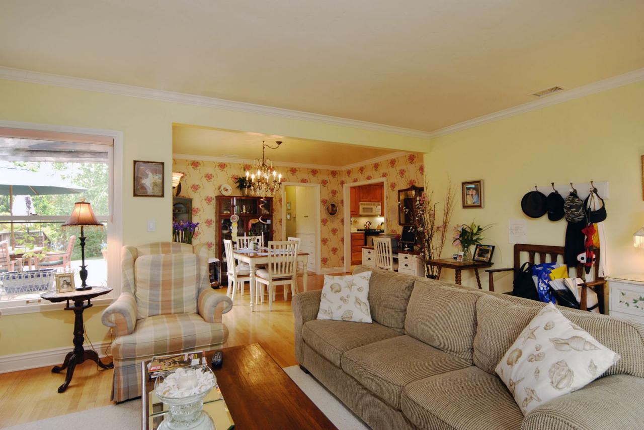 3017 Serena Road Santa Barbara, CA 93105 - Photo 2 of 9 Living Room