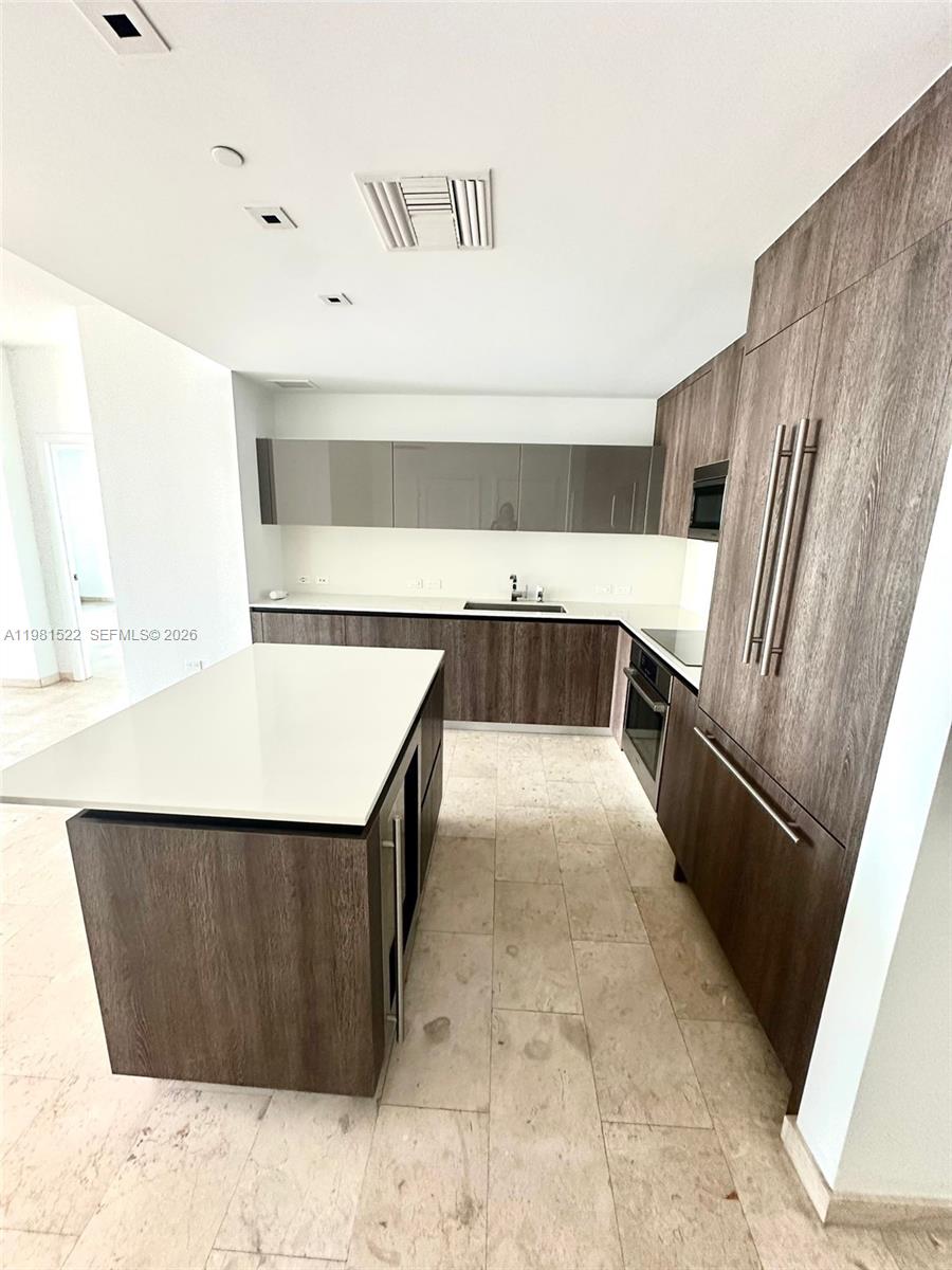 88 Southwest 7th Street, Unit 2005 Miami, FL 33130 - Photo 2 of 6