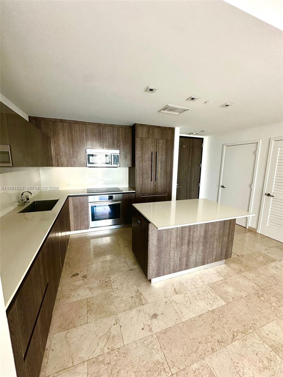 88 Southwest 7th Street, Unit 2005 Miami, FL 33130 - Photo 6 of 6