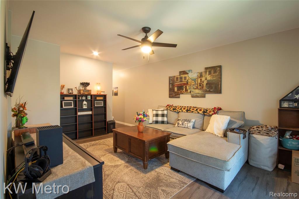 8401 18 18 Mile Road, Unit 253 Sterling Heights, MI 48313 - Photo 2 of 9