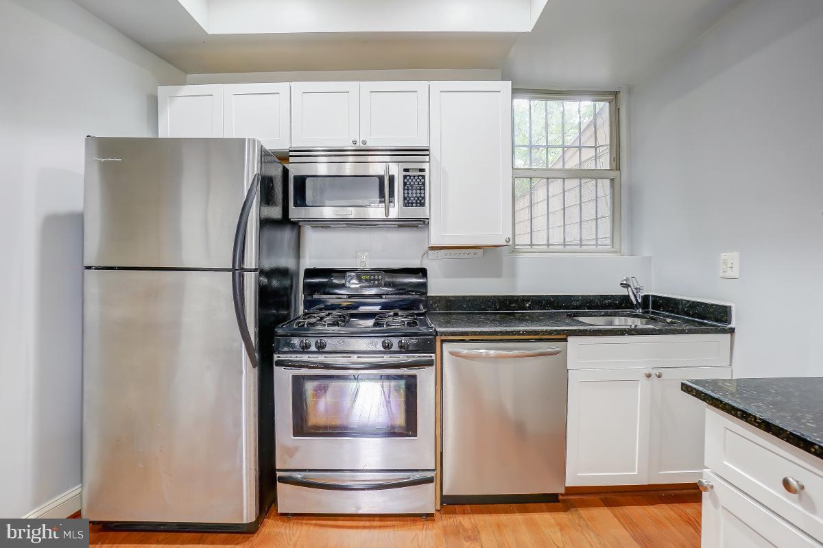 424 Ridge Street Northwest, Unit 2 Washington, DC 20001 - Photo 11 of 27 Stainless steel appliances & gas cooking