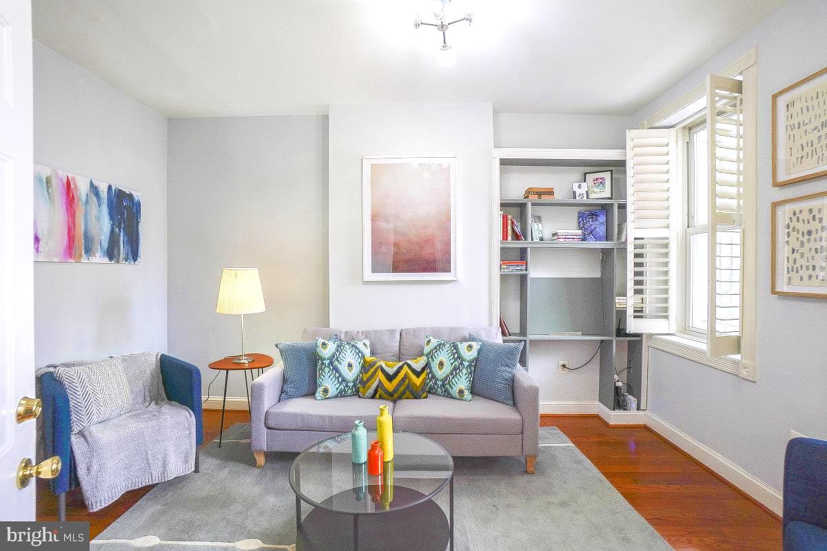 424 Ridge Street Northwest, Unit 2 Washington, DC 20001 - Photo 6 of 27 Built-in home office nook