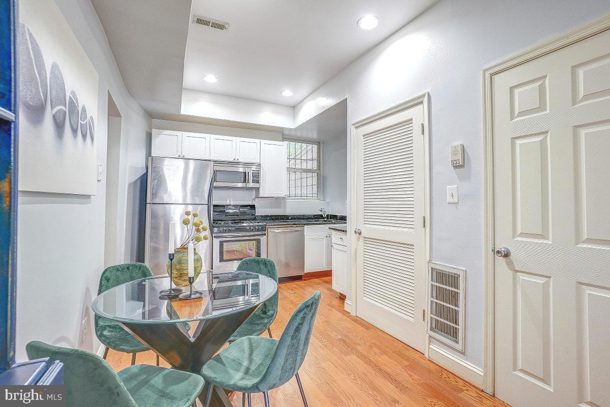 424 Ridge Street Northwest, Unit 2 Washington, DC 20001 - Photo 9 of 27