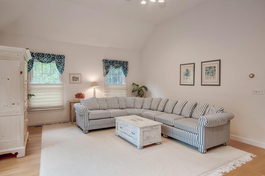 38 Battle Flagg Road Bedford, MA 01730 - Photo 12 of 42 Gallery Image 12