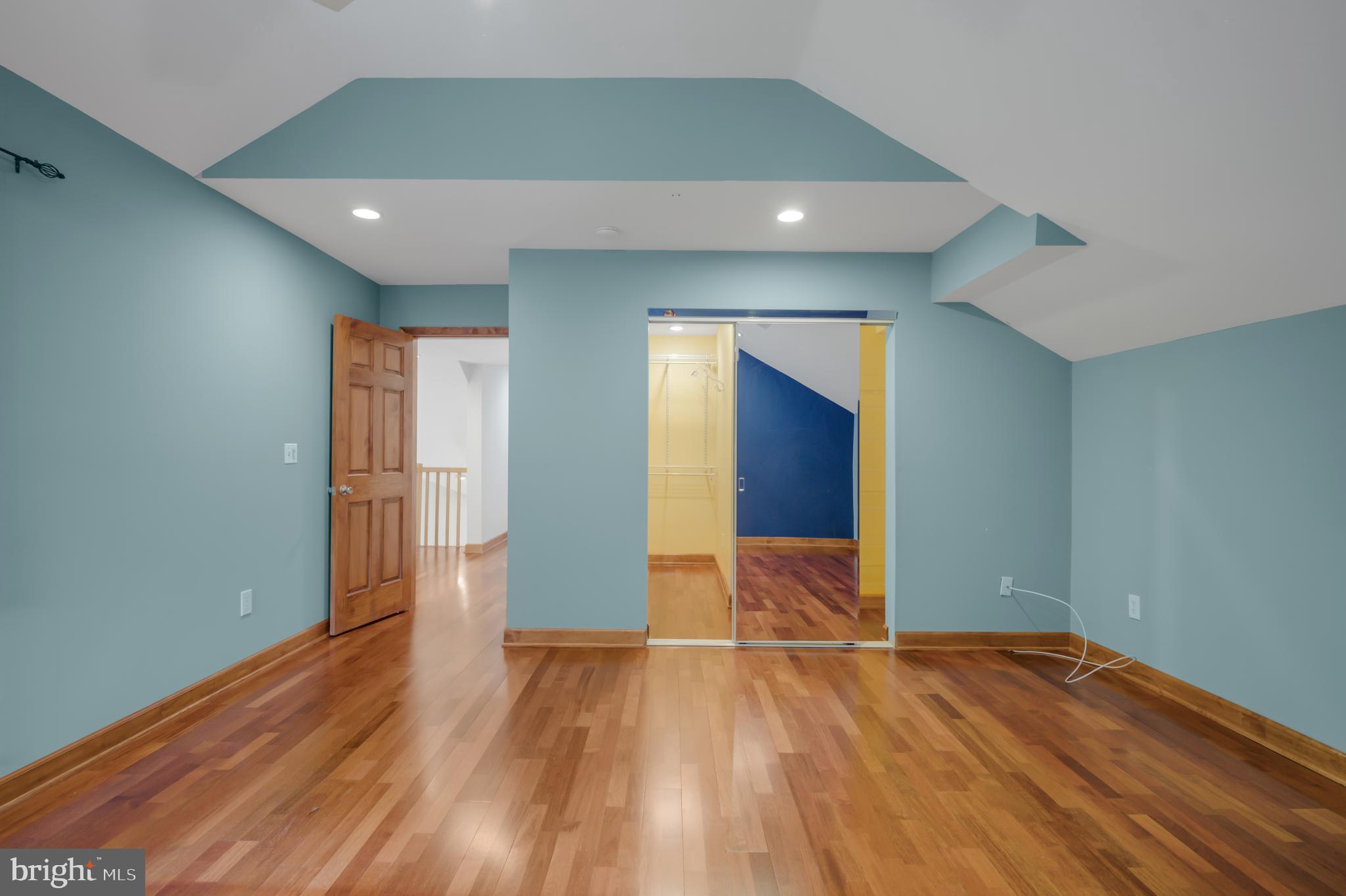 3111 North Thomas Street Arlington, VA 22207 - Photo 14 of 40 a view of empty room with wooden floor and entryway