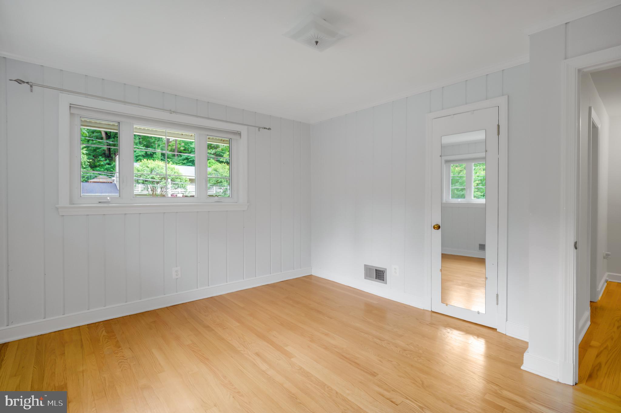 3111 North Thomas Street Arlington, VA 22207 - Photo 19 of 40 a view of empty room with wooden floor and fan
