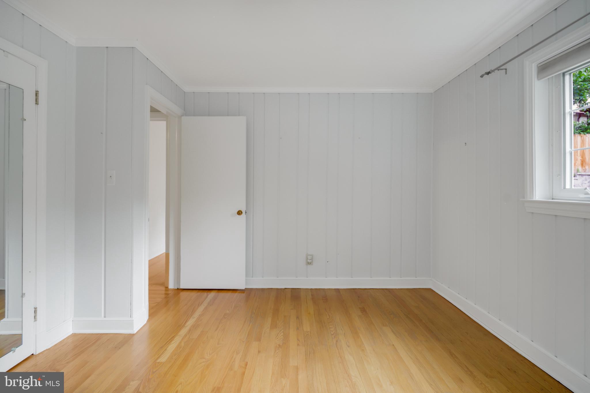 3111 North Thomas Street Arlington, VA 22207 - Photo 20 of 40 a view of a room with wooden floor and bathroom