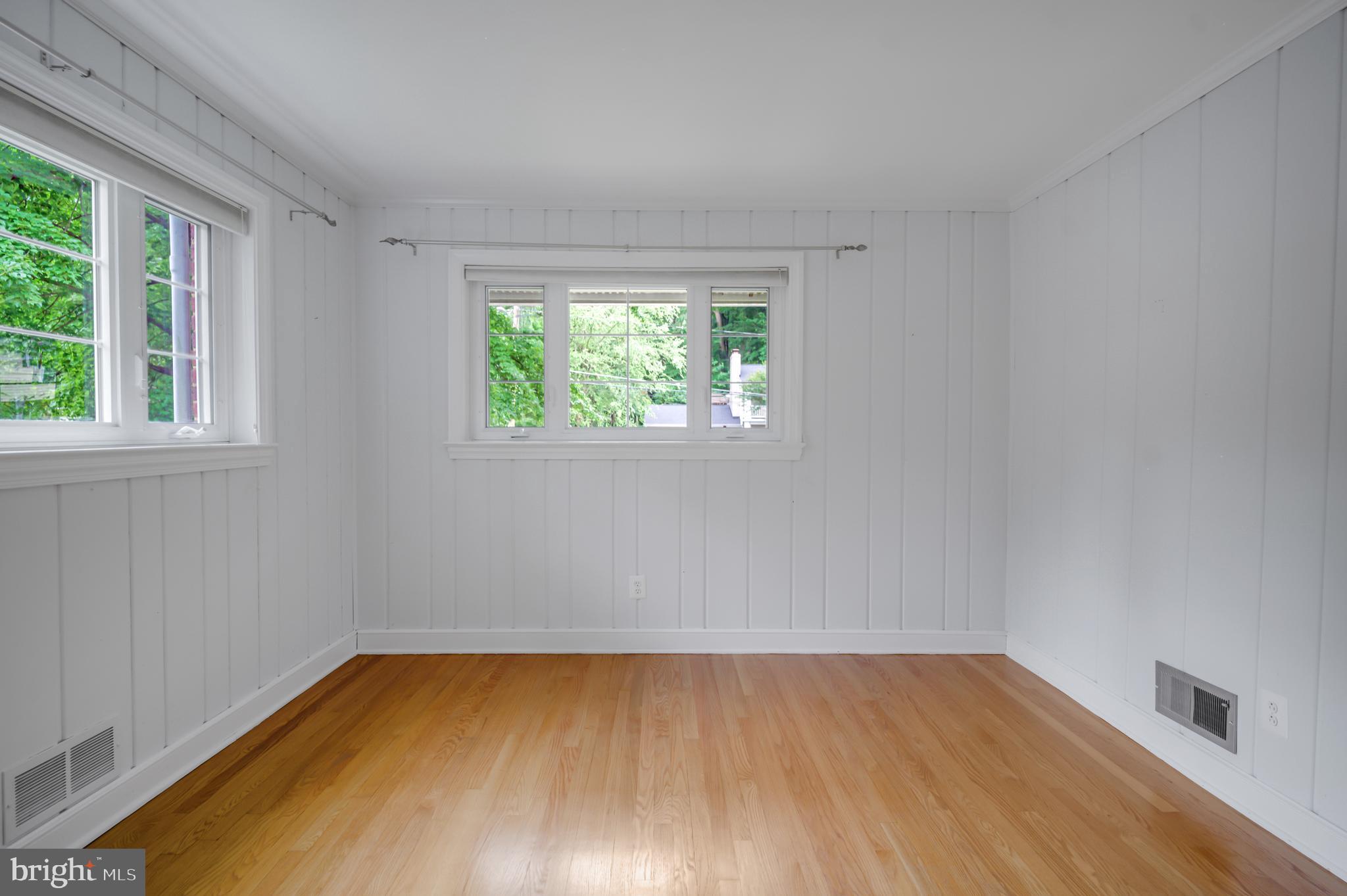 3111 North Thomas Street Arlington, VA 22207 - Photo 21 of 40 an empty room with wooden floor and windows
