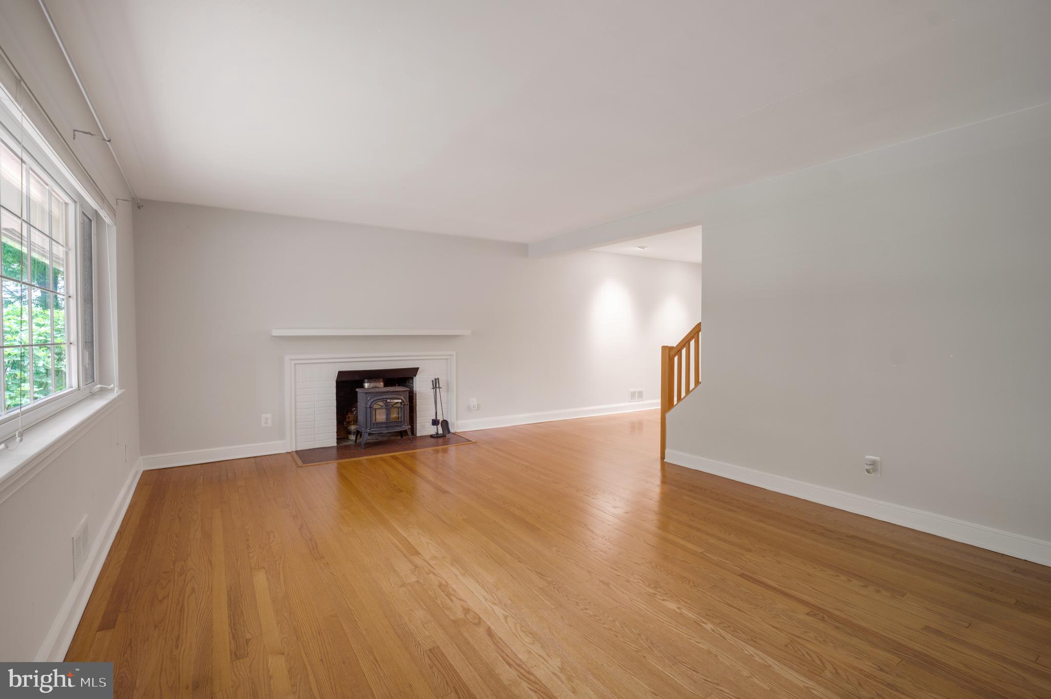 3111 North Thomas Street Arlington, VA 22207 - Photo 4 of 40 an empty room with wooden floor and fireplace