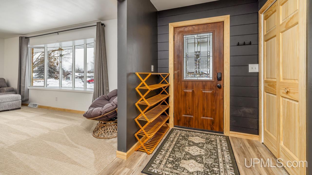 1108 Garfield Street Niagara, WI 54151 - Photo 2 of 26