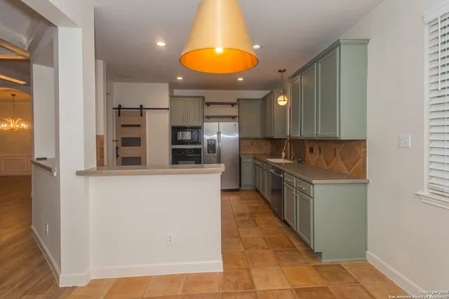 $1,950 | 137 Conway Castle Drive, New Braunfels, TX 78130