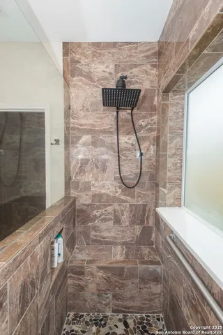 $1,950 | 137 Conway Castle Drive, New Braunfels, TX 78130