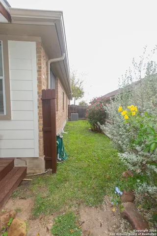 $1,950 | 137 Conway Castle Drive, New Braunfels, TX 78130