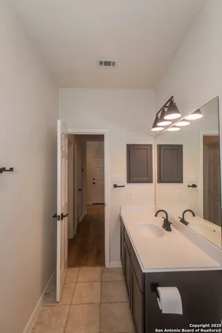 $1,950 | 137 Conway Castle Drive, New Braunfels, TX 78130