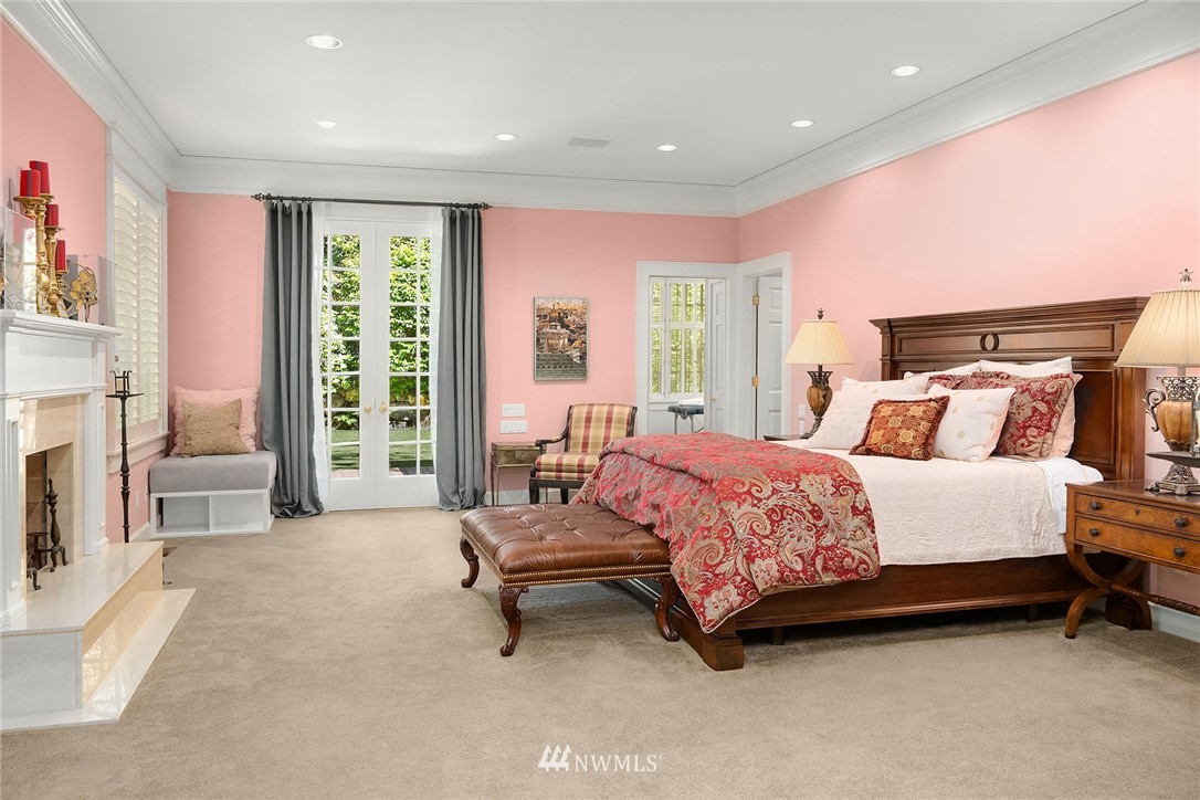 142 Moss Road Shoreline, WA 98177 - Photo 11 of 32 a spacious bedroom with a bed and a couch