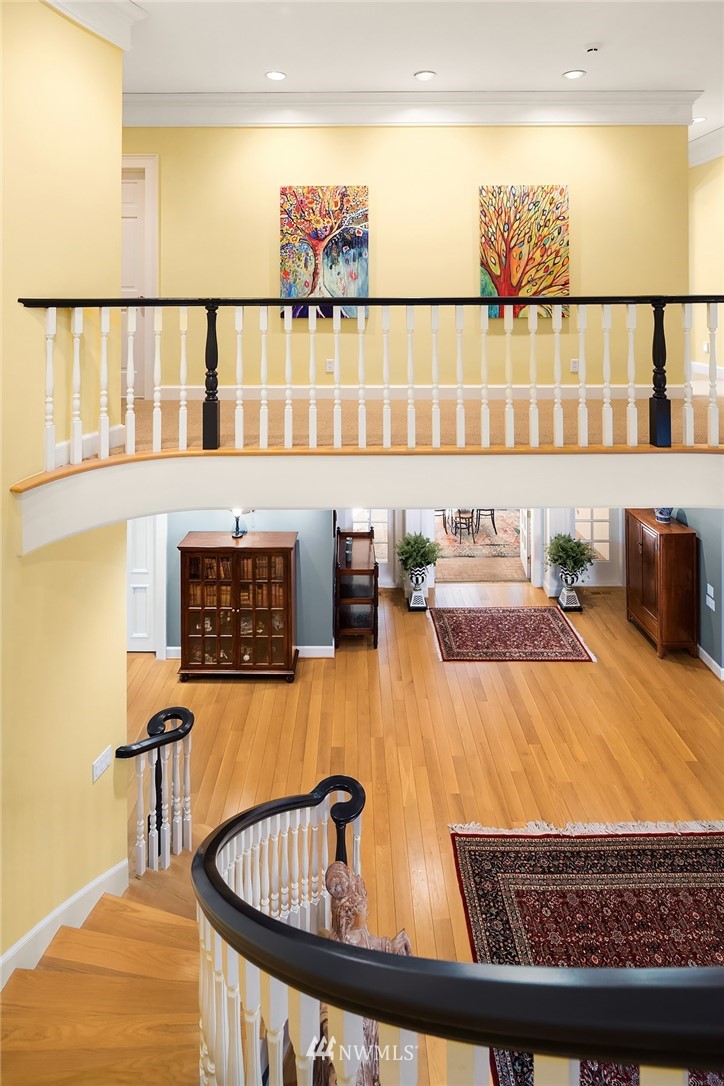 142 Moss Road Shoreline, WA 98177 - Photo 13 of 32 a living room with furniture