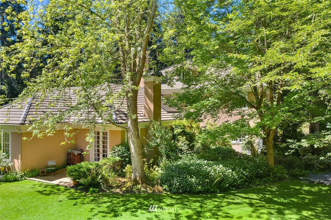 142 Moss Road Shoreline, WA 98177 - Photo 23 of 32 a view of a garden